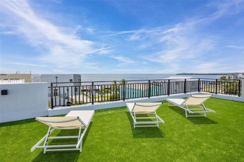 House in Key Largo, Florida 3 bedrooms, 160.35 sq.m. № 2255177 - photo 2