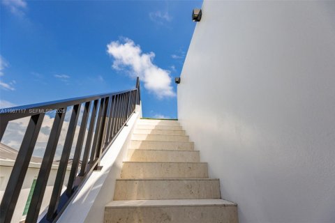 House in Key Largo, Florida 3 bedrooms, 160.35 sq.m. № 2255177 - photo 28
