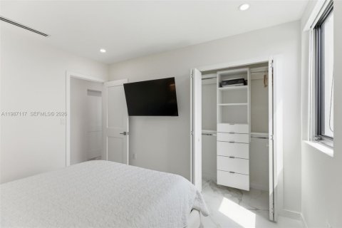 House in Key Largo, Florida 3 bedrooms, 160.35 sq.m. № 2255177 - photo 26