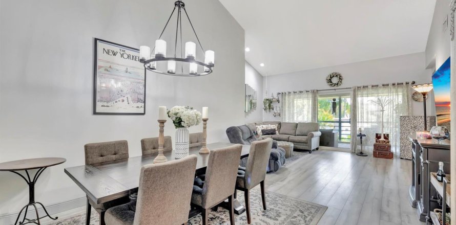 Condominio en Tamarac, Florida, 2 dormitorios № 2181263