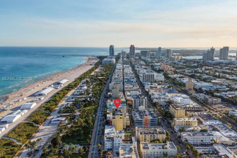 Copropriété à louer à Miami Beach, Floride: 2 chambres, 159.79 m2 № 2024124 - photo 30