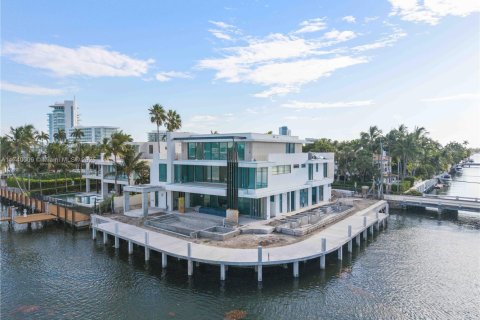 Villa ou maison à vendre à Fort Lauderdale, Floride: 7 chambres, 966.18 m2 № 1936949 - photo 13