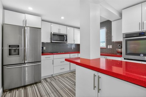 Casa en venta en Deerfield Beach, Florida, 3 dormitorios, 130.43 m2 № 2029926 - foto 10