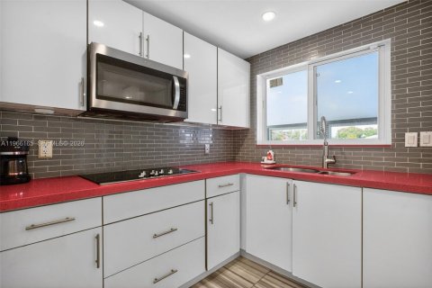 Casa en venta en Deerfield Beach, Florida, 3 dormitorios, 130.43 m2 № 2029926 - foto 11