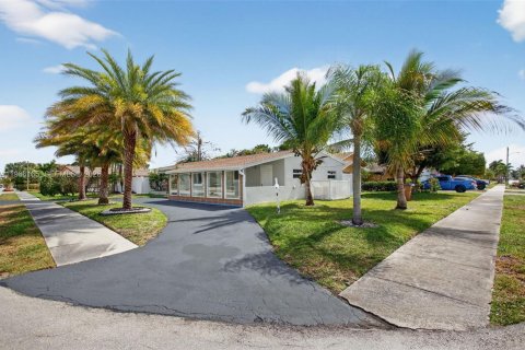 Casa en venta en Deerfield Beach, Florida, 3 dormitorios, 130.43 m2 № 2029926 - foto 3