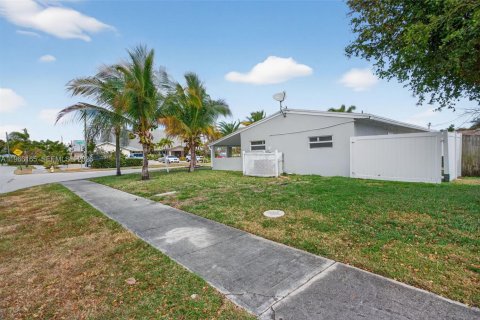 Casa en venta en Deerfield Beach, Florida, 3 dormitorios, 130.43 m2 № 2029926 - foto 4