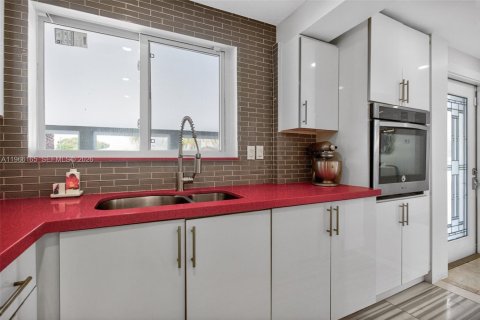 Casa en venta en Deerfield Beach, Florida, 3 dormitorios, 130.43 m2 № 2029926 - foto 12