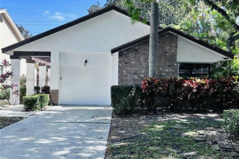 House in Coconut Creek, Florida 3 bedrooms, 174.28 sq.m. № 2028179 - photo 5
