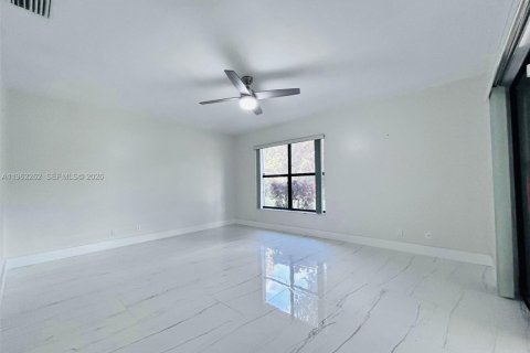 House in Coconut Creek, Florida 3 bedrooms, 174.28 sq.m. № 2028179 - photo 16