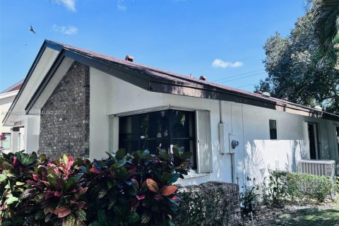 House in Coconut Creek, Florida 3 bedrooms, 174.28 sq.m. № 2028179 - photo 8