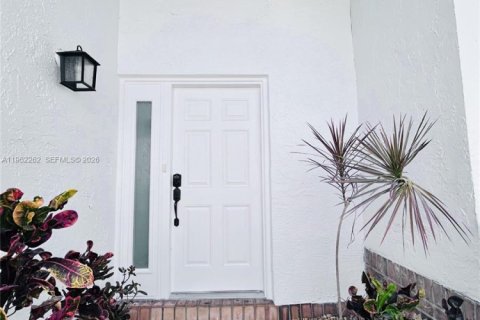 House in Coconut Creek, Florida 3 bedrooms, 174.28 sq.m. № 2028179 - photo 7