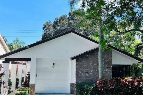 House in Coconut Creek, Florida 3 bedrooms, 174.28 sq.m. № 2028179 - photo 4