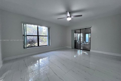 House in Coconut Creek, Florida 3 bedrooms, 174.28 sq.m. № 2028179 - photo 15