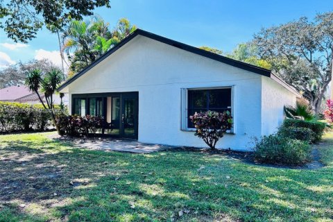 House in Coconut Creek, Florida 3 bedrooms, 174.28 sq.m. № 2028179 - photo 9