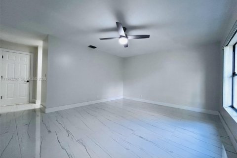 House in Coconut Creek, Florida 3 bedrooms, 174.28 sq.m. № 2028179 - photo 14