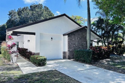 House in Coconut Creek, Florida 3 bedrooms, 174.28 sq.m. № 2028179