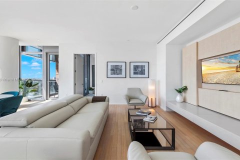 Condo in Miami Beach, Florida, 1 bedroom  № 2022953 - photo 2