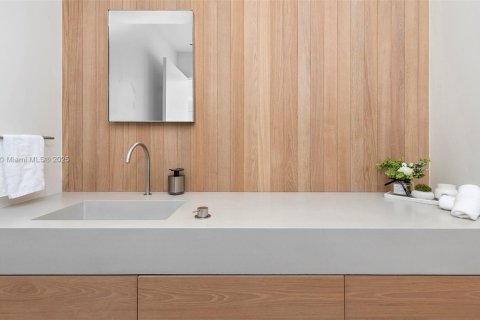 Condo in Miami Beach, Florida, 1 bedroom  № 2022953 - photo 19