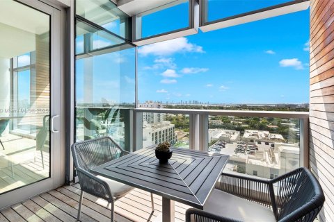 Condo in Miami Beach, Florida, 1 bedroom  № 2022953 - photo 22