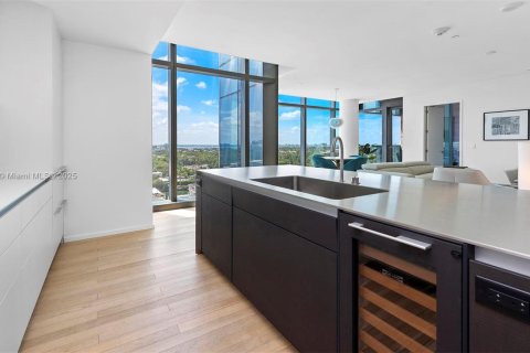 Condo in Miami Beach, Florida, 1 bedroom  № 2022953 - photo 10
