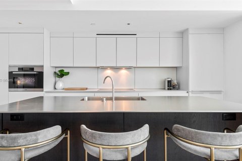 Condo in Miami Beach, Florida, 1 bedroom  № 2022953 - photo 4