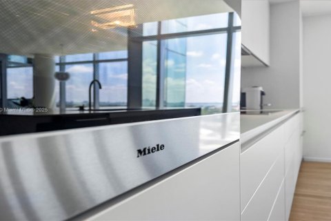 Condo in Miami Beach, Florida, 1 bedroom  № 2022953 - photo 9