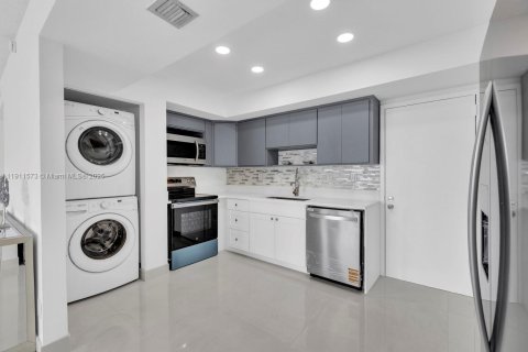 Copropriété à vendre à Sunny Isles Beach, Floride: 2 chambres, 131.27 m2 № 1969053 - photo 12