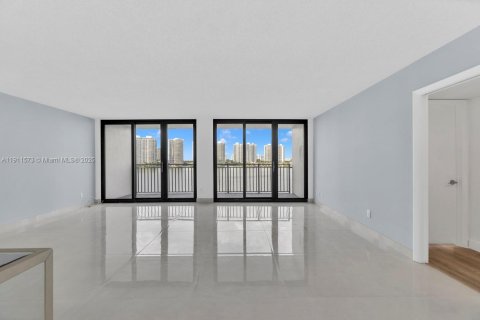 Copropriété à vendre à Sunny Isles Beach, Floride: 2 chambres, 131.27 m2 № 1969053 - photo 6