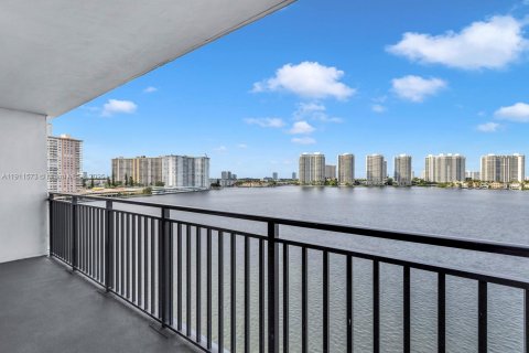 Copropriété à vendre à Sunny Isles Beach, Floride: 2 chambres, 131.27 m2 № 1969053 - photo 4