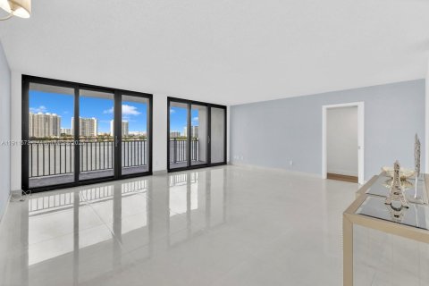 Copropriété à vendre à Sunny Isles Beach, Floride: 2 chambres, 131.27 m2 № 1969053 - photo 8