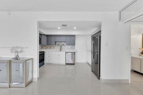 Copropriété à vendre à Sunny Isles Beach, Floride: 2 chambres, 131.27 m2 № 1969053 - photo 11