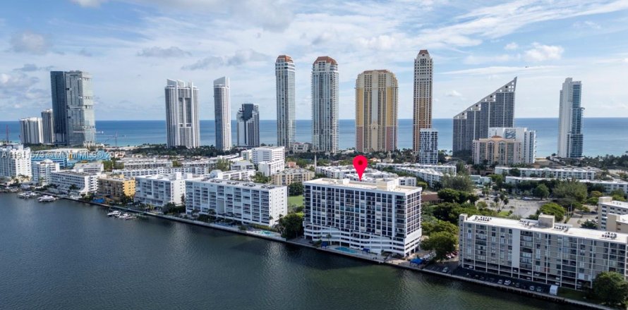 Condo à Sunny Isles Beach, Floride, 2 chambres № 1969053