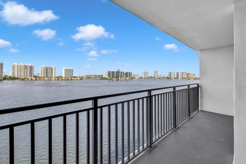 Copropriété à vendre à Sunny Isles Beach, Floride: 2 chambres, 131.27 m2 № 1969053 - photo 3