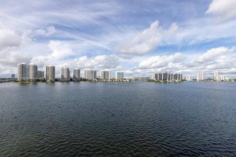 Copropriété à vendre à Sunny Isles Beach, Floride: 2 chambres, 131.27 m2 № 1969053 - photo 2