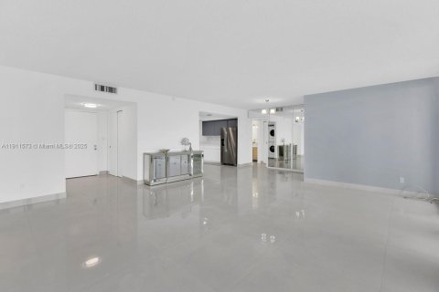 Copropriété à vendre à Sunny Isles Beach, Floride: 2 chambres, 131.27 m2 № 1969053 - photo 9