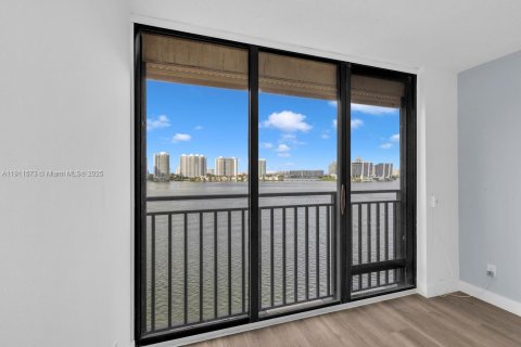 Copropriété à vendre à Sunny Isles Beach, Floride: 2 chambres, 131.27 m2 № 1969053 - photo 24