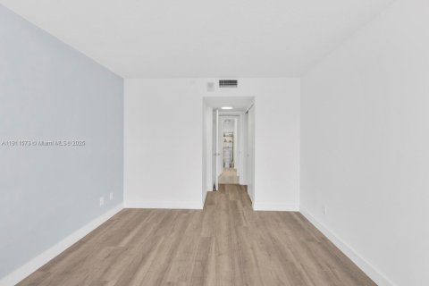 Copropriété à vendre à Sunny Isles Beach, Floride: 2 chambres, 131.27 m2 № 1969053 - photo 25