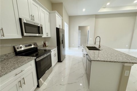 Casa en alquiler en Lehigh Acres, Florida, 4 dormitorios, 157.93 m2 № 1987187 - foto 6