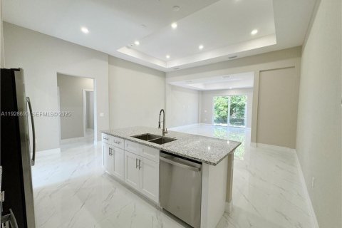 Casa en alquiler en Lehigh Acres, Florida, 4 dormitorios, 157.93 m2 № 1987187 - foto 5