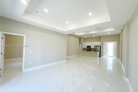 Casa en alquiler en Lehigh Acres, Florida, 4 dormitorios, 157.93 m2 № 1987187 - foto 2