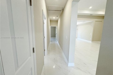 Casa en alquiler en Lehigh Acres, Florida, 4 dormitorios, 157.93 m2 № 1987187 - foto 8