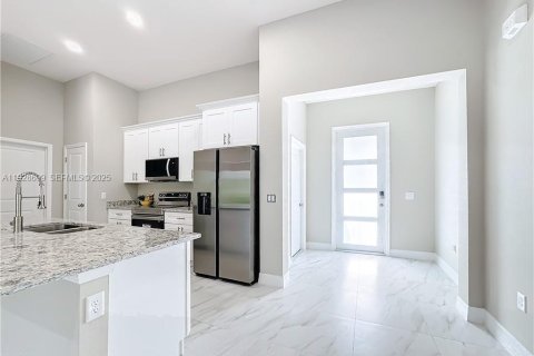 Casa en alquiler en Lehigh Acres, Florida, 4 dormitorios, 157.93 m2 № 1987187 - foto 4