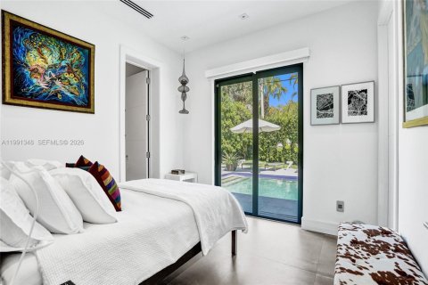 House in Miami, Florida 5 bedrooms, 359.81 sq.m. № 2241124 - photo 23