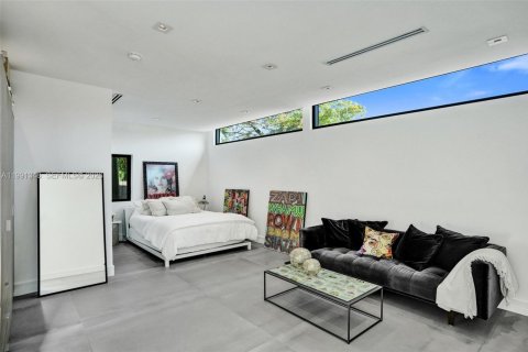 House in Miami, Florida 5 bedrooms, 359.81 sq.m. № 2241124 - photo 29