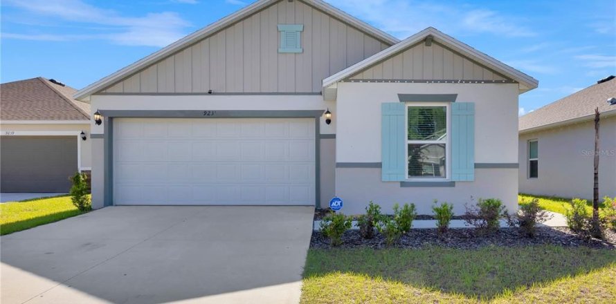 House in Davenport, Florida 3 bedrooms, 147.53 sq.m. № 2123144