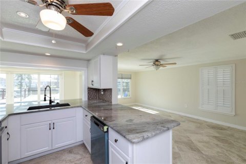 House in New Port Richey, Florida 3 bedrooms, 163.97 sq.m. № 1678105 - photo 12