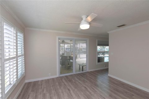 House in New Port Richey, Florida 3 bedrooms, 163.97 sq.m. № 1678105 - photo 16