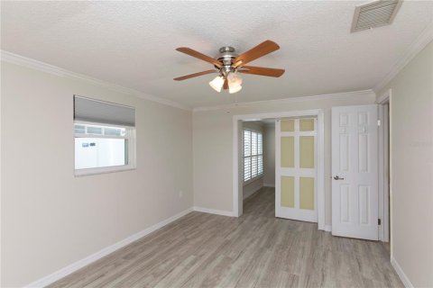 House in New Port Richey, Florida 3 bedrooms, 163.97 sq.m. № 1678105 - photo 14