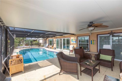 House in New Port Richey, Florida 3 bedrooms, 163.97 sq.m. № 1678105 - photo 23