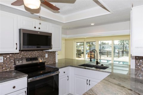 House in New Port Richey, Florida 3 bedrooms, 163.97 sq.m. № 1678105 - photo 10